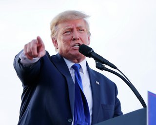 "Они достигнут мира": Трамп анонсировал встречу Зеленского и Путина (видео)
