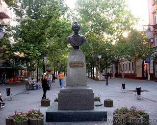 Російські війська вивезли з Херсона пам'ятники Суворову та Ушакову (фото)