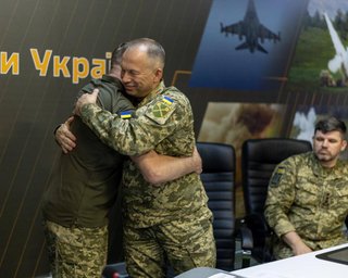 Сирський передав повноваження головкома ЗСУ Драпатому: чого побажав