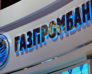 4 з 10 банків, які обслуговують "оборонку" РФ, не відключені від системи SWIFT, — аналітики