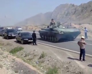 Киргизія і Таджикистан домовилися припинити вогонь на кордоні