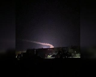Взрывы в Крыму: оккупанты сообщили о работе ПВО, Керченский мост перекрыли (видео)