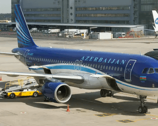 Ответ за Embraer 190: Азербайджан ограничил пребывание граждан РФ и полеты в ряд городов