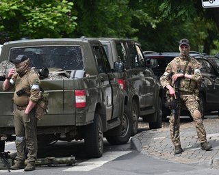 На бронеавтомобилях: в Беларусь прибыла большая колонна "вагнеровцев", — Гаюн (карта)