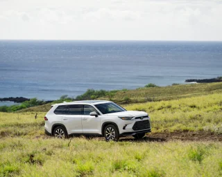 Toyota добавила Grand Highlander 13 мм клиренсу и "зубчатые" шины: новая версия Woodland (фото)