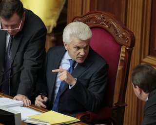 Литвин: В Раде нужно найти компромисс по распределению мажоритарных округов