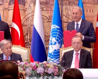 Теперь официально: Украина подписала документ об экспорте зерна морским путем (видео)