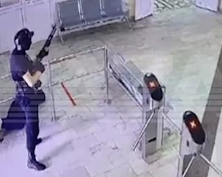 "Идеальный ребенок": силовики допросили мать 18-летнего террориста из Перми (видео)