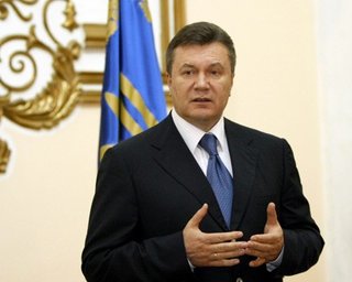 Янукович просит власть выйти из выборов с чистым лицом