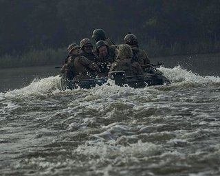 "Как Вьетнам": морпехи ВСУ рассказали о флотилии, которая помогает удержать Крынки, — The Times