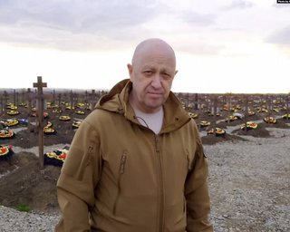 В разбившемся в РФ самолете среди пассажиров числился Евгений Пригожин, — Росавиация (видео)