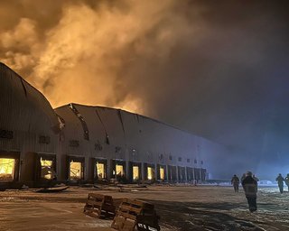 Обвалились конструкции: на ликвидации пожара на складах в Яготине погиб спасатель (фото)