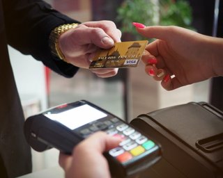Получил деньги на карту — плати 6%: зачем депутаты предлагают новый налоговый режим