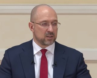 Шмыгаль раскрыл планы по вакцинации: когда украинцы получат коллективный иммунитет