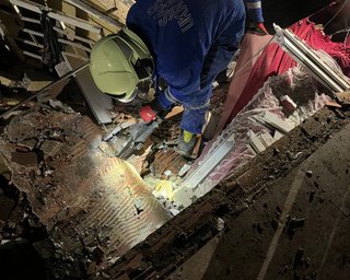 Украинские спасатели показали, как разбирают завалы после землетрясения в Турции (фото)