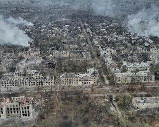Міські бої у Торецьку: росіяни підривають будинки, заносячи в підвали протитанкові міни
