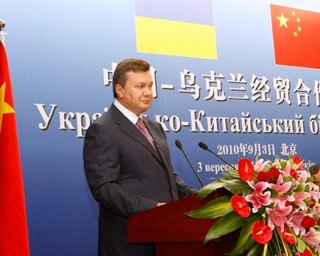 Янукович пытается заменить США на Китай,- польский эксперт