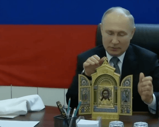 Послухав доповіді й подарував копію ікони: Путін відвідав дві українські області, — росЗМІ (відео)