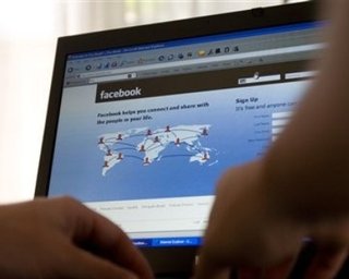 Facebook будет посылать открытки, сделанные из фотографий пользователей
