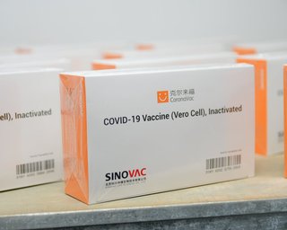 В Украине началась вакцинация китайской CoronaVac, - Минздрав