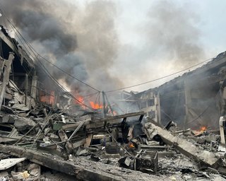 РФ ракетами атакувала підприємства в Запоріжжі: є загибла та багато поранених (фото)