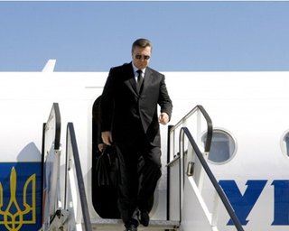 Янукович прилетел в Харьков