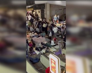"Станции переполнены": киевляне жалуются, что их не пускали в метро во время массированной атаки РФ