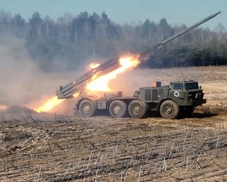За 30 км від лінії фронту: FPV-дрон знищив російську РСЗВ "Ураган", — соцмережі (відео)
