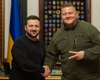 Зеленський звільнив Залужного з військової служби та призначив послом у Британії