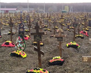 Более 900 в день: в РФ сильно выросли военные кладбища на фоне войны в Украине, — СМИ (фото)