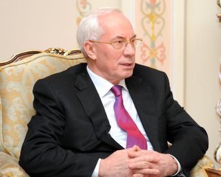 Азаров: Мы еще не начали с людьми разговаривать