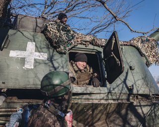 "Начинаем понимать их тактику": офицер 3-й штурмовой бригады "Азов" об обороне Бахмута
