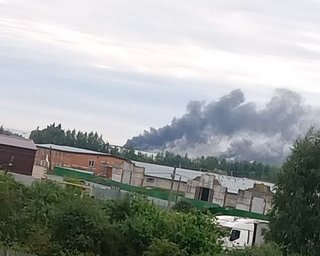 У Росії горить найбільший логістичний хаб Wildberries: пожежа видна на кілометри навколо