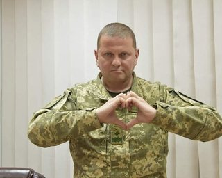 "Не стал расшатывать лодку и может пойти в политику после войны", — эксперт об отставке Залужного (видео)