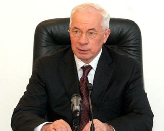 Азаров похвастался сокращением дыры в бюджете