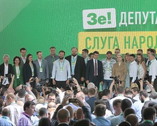 "Слугами народа" в Верховной Раде хотят стать 201 человек