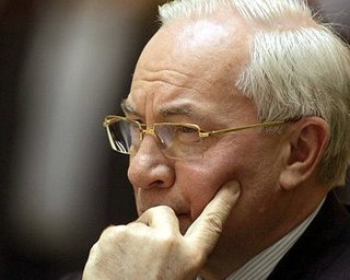 Азаров: Газовый контракт с Россией не может долго работать