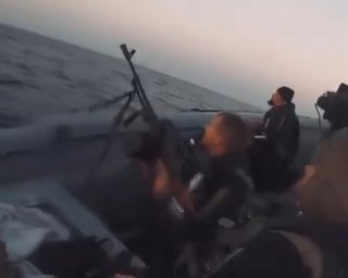 Відстрілювались у морі та в повітрі: спецпідрозділ ГУР показав кадри спецоперації в Криму (відео)