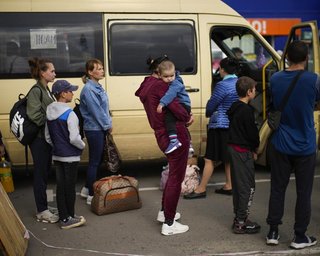 Развозят по спецлагерям: журналисты выяснили, что с украинскими детьми делают в Беларуси