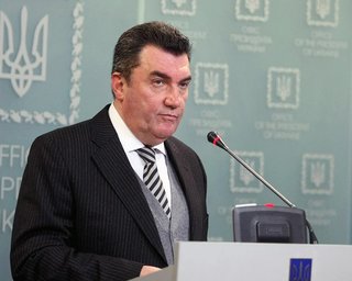 Украина продолжит выполнять все свои обязательства перед жителями ОРДЛО, – Данилов (видео)
