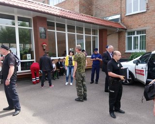 Отравление в Черкассах: в больнице все еще находятся 53 ребенка и 4 учителя