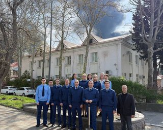 Прокуратура Туапсе висадила дерева на тлі чорного диму від пожежі на НПЗ (фото)