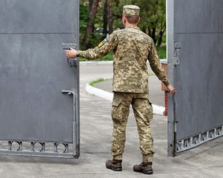 Сделал веревку из одежды: в Тернополе мобилизованный оказался в реанимации после падения с пятого этажа ТЦК