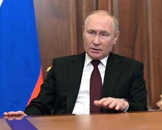 Ударит по экономике: Путин хочет увеличить расходы на оборону почти в два раза, — Bloomberg