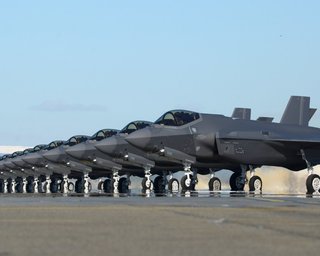 США та союзники обговорюють передачу Україні винищувачів та систем ППО, — Financial Times