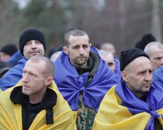 Украина вернула из российского плена 300 военных и двух гражданских (фото)