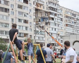Камера "Эпицентра" сняла момент взрыва в доме на Позняках