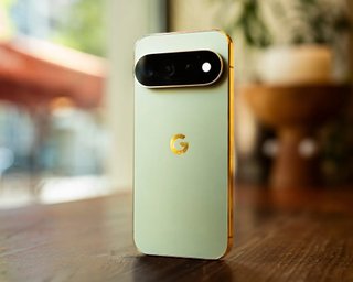 Pixel 11 Pro проти iPhone 17 Pro: який преміальний смартфон вартий своїх грошей (фото)