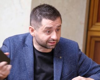 "Підстави є": Арахамія розповів про можливе позбавлення Разумкова депутатського мандата (відео)