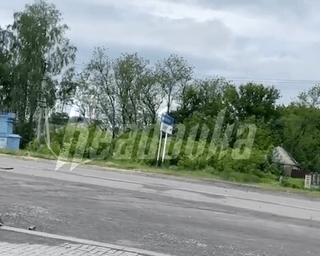 Міна впала за сто метрів: військкори потрапили під обстріл у Козинці на Бєлгородщині (відео)